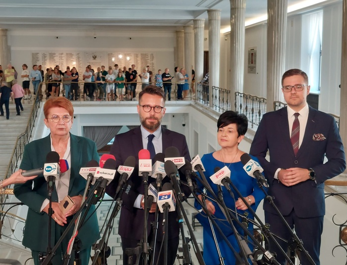 Zewnętrzna ingerencja w polską demokrację? PiS chce specjalnej uchwały