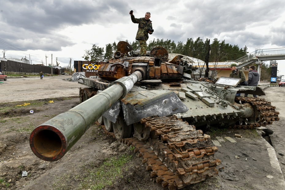 Rosjanie rekompensują straty na froncie przymusowym wcielaniem do wojska. Fot. PAP/EPA