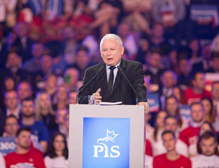 Rośnie poparcie dla PiS. Kaczyński rządziłby samodzielnie
