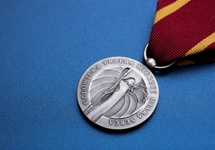 Medal "Virtus et Fraternitas" - odznaczenie dla osób ratujących polskich obywateli w czasie totalitaryzmów. Fot. Instytut Pileckiego