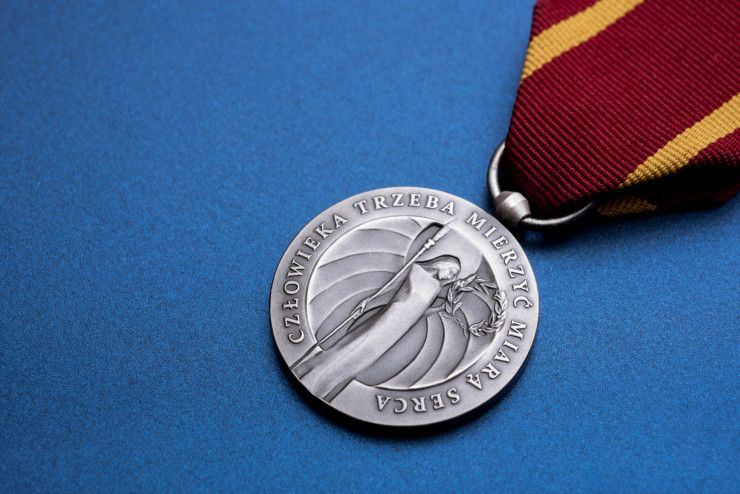 Medal "Virtus et Fraternitas" - odznaczenie dla osób ratujących polskich obywateli w czasie totalitaryzmów. Fot. Instytut Pileckiego