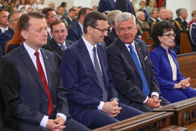 Tegoroczne obchody 15 sierpnia odbywają się w Katowicach, bo to okręg wyborczy premiera Mateusza Morawieckiego - uważa Grzegorz Schetyna.