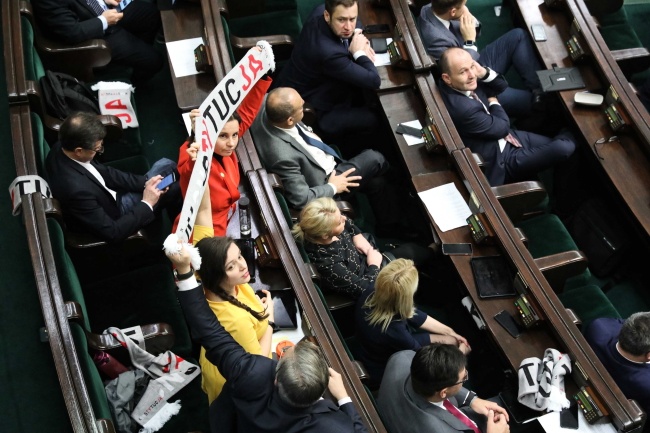 Sejm, ławy opozycji. Fot. PAP/Tomasz Gzell