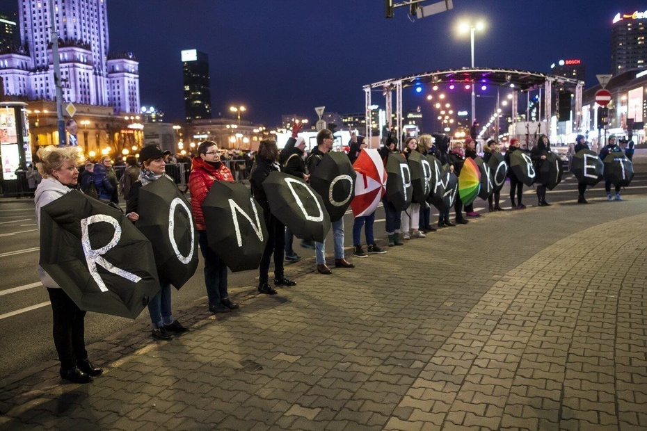 Lewicowi aktywiści domagają się Ronda Praw Kobiet w Warszawie.