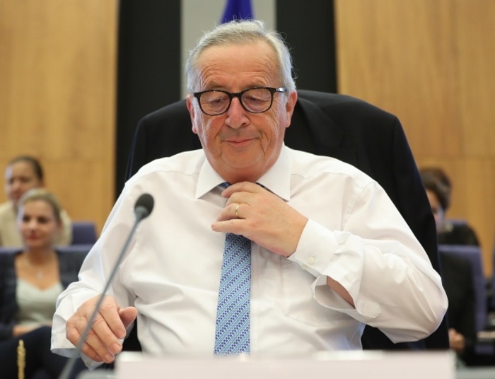 Juncker tłumaczy się z "choroby filipińskiej": Miałem skurcz w nodze