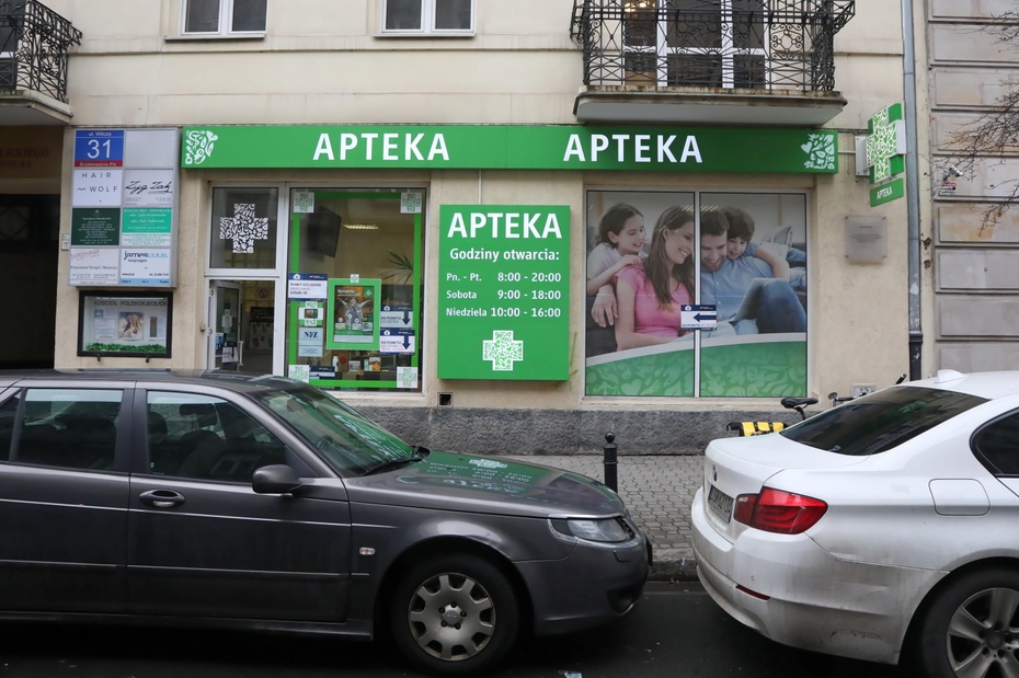 Apteka przy ulicy Wilczej 31 w stolicy. fot. PAP/Wojciech Olkuśnik
