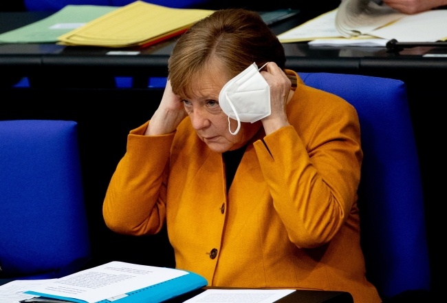 Angela Merkel podczas sesji w Bundestagu, fot. PAP/EPA/FILIP SINGER