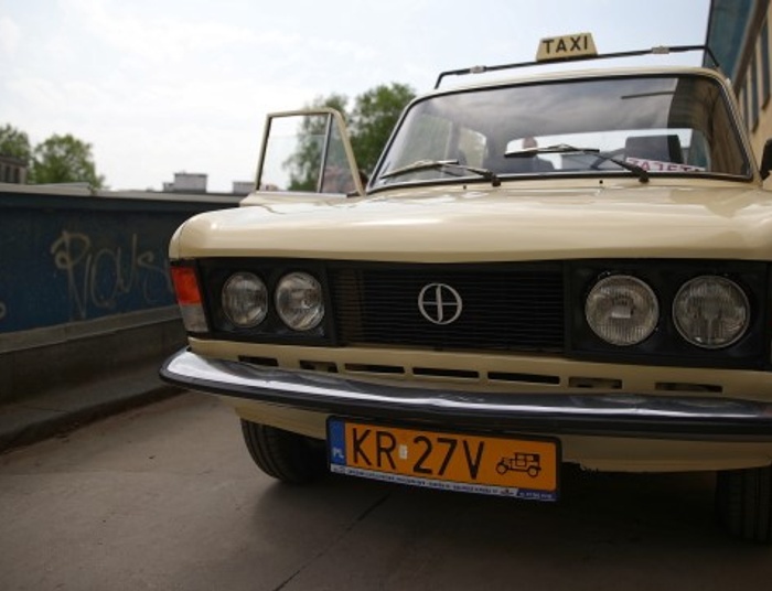 A w Krakowie... zaczarowana taksówka FSO 125p