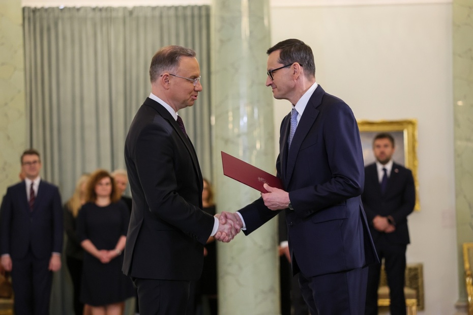 Premier Mateusz Morawiecki (P) i prezydent Andrzej Duda (L). Fot. PAP/Leszek Szymański