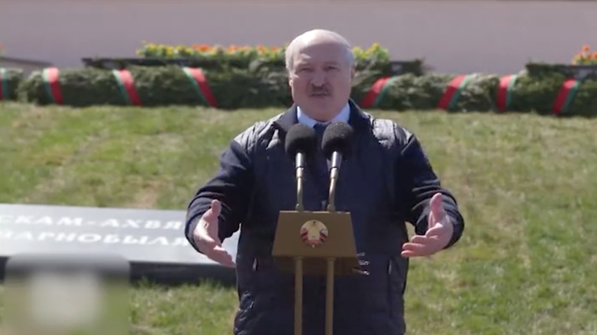 Łukaszenko wychwala dyktaturę oraz przekonuje obywateli Białorusi, że w Polsce brakuje soli (źródło: Twitter / Belsat)