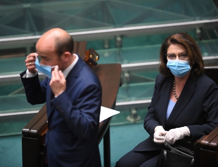 Opozycja w wielkim podnieceniu kombinuje, jak obalić legalny rząd