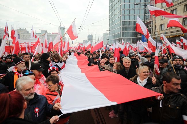 11 listopada 2019. Uczestnicy Marszu Niepodległości w Warszawie. Fot. PAP/Wojciech Olkuśnik