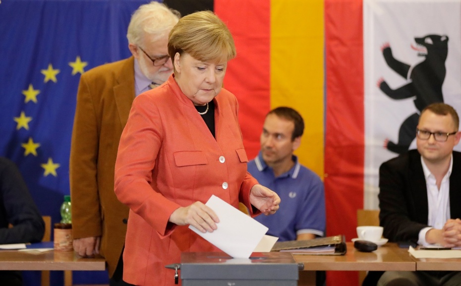 Angela Merkel głosuje w Berlinie, fot.  	PAP/EPA/CARSTEN KOALL