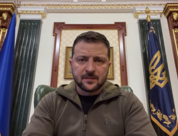 Zełenski rozjuszył Rosjan. Nie mogą wybaczyć mu, że zmienił datę święta