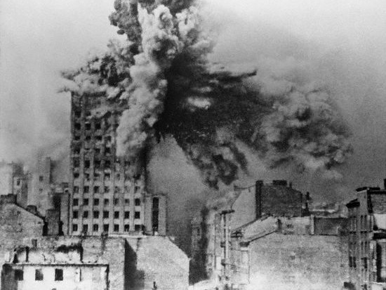 Rzecznik niemieckiego MSZ odnosząc się do opublikowanego przez Polskę raportu dotyczącego strat podczas II wojny światowej stwierdził, że "sprawa reparacji została zakończona". (fot. Wikipedia)