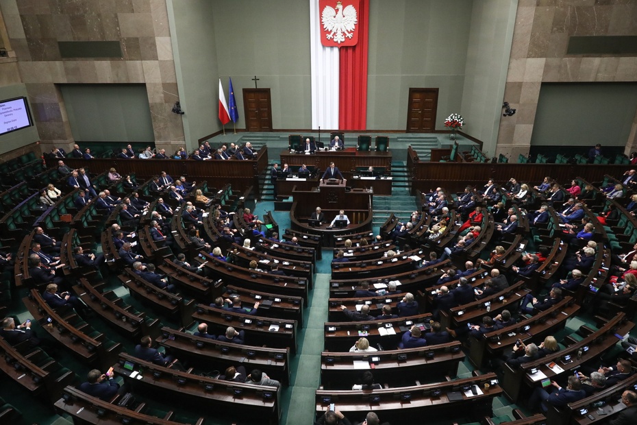 Pojawienie sie posła z COVID-19 w Sejmie wywołało poruszenie  Fot.  	PAP/Tomasz Gzell
