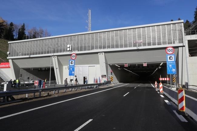 Tak wygląda nowo otwarty tunel na Zakopiance. Fot. PAP/Grzegorz Momot