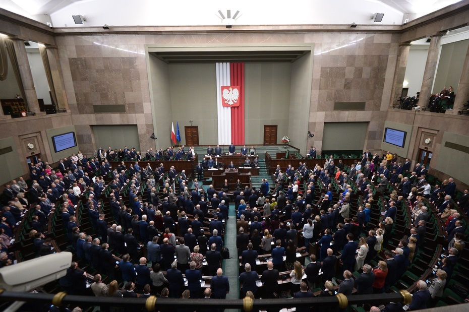 n/z: Posłowie na sali obrad Sejmu w Warszawie. fot. PAP/Marcin Obara
