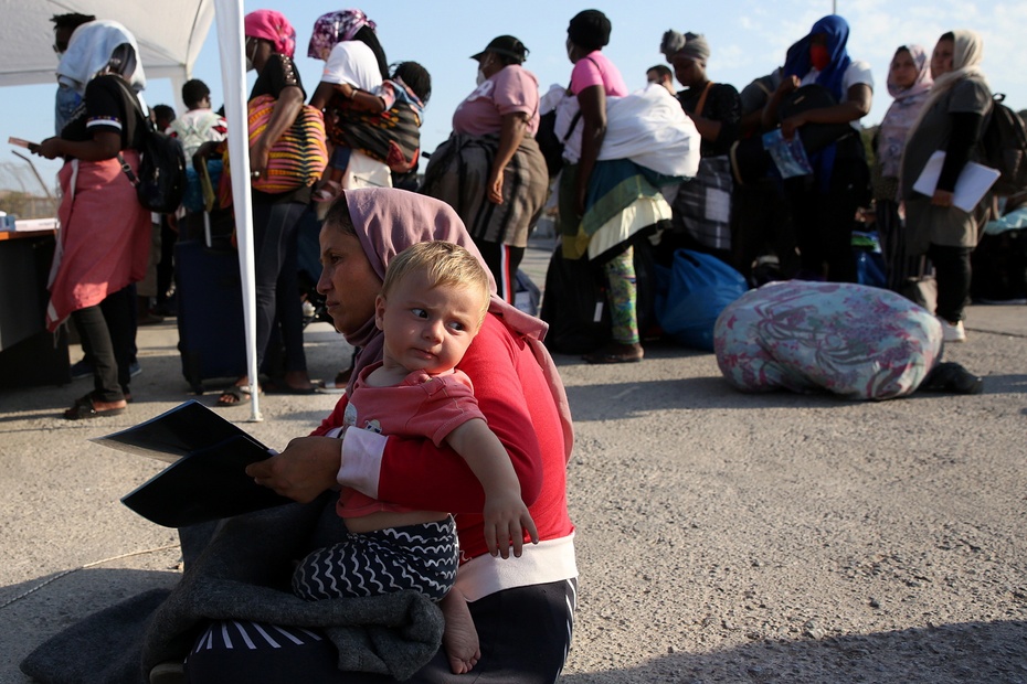 Imigranci z Lesbos szukają schronienia. Fot. PAP/EPA