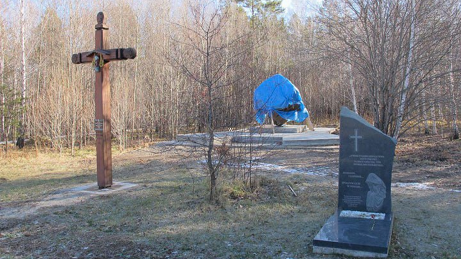 Pomniki ofiar represji w Piwowarisze pod Irkuckiem / źródło: Twitter