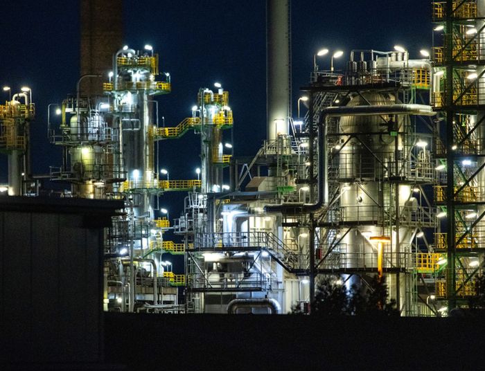 Tusk weźmie nagrodę od Niemców, ale w zamian Orlen nie kupi udziałów w rafinerii w Szwedt