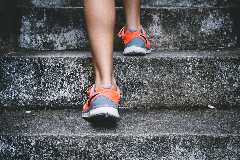 Chodzenie po schodach to darmowy i skuteczny trening, fot. Pixabay