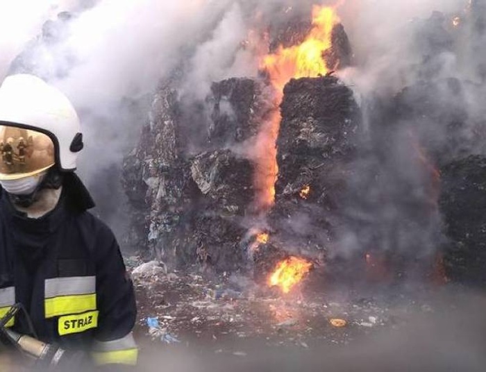 (Nie)legalne wysypiska, czyli recykling po polsku.