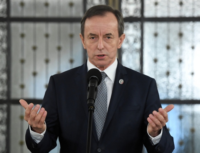 Ile kosztuje „efekt motyla” w poważnej polityce?