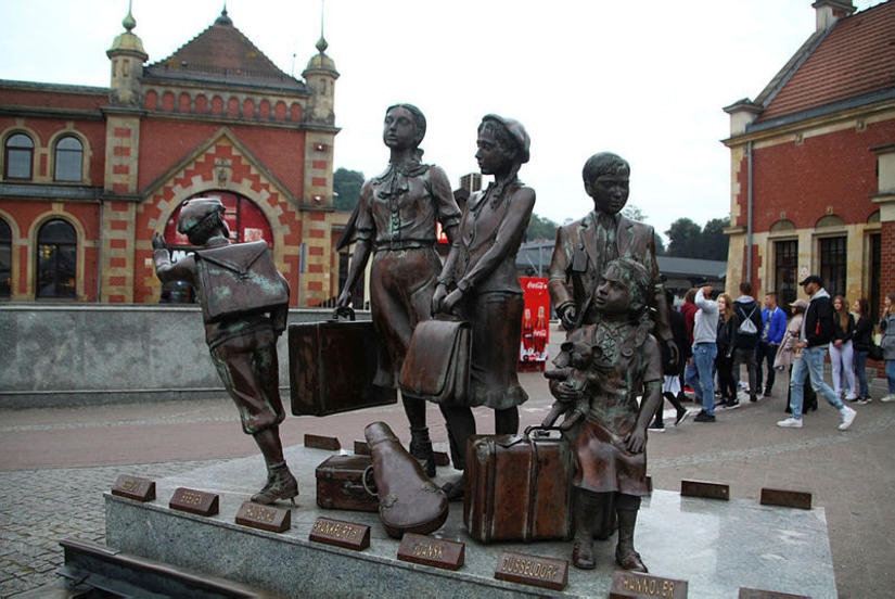 Pomnik dzieci uratowanych z Holokaustu