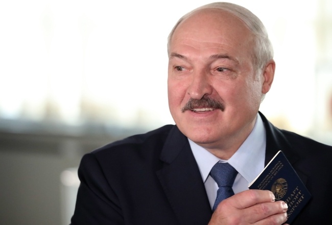 Alaksandr Łukaszenka już po raz szósty wziął udział w wyborach prezydenckich na Białorusi. Fot.  	PAP/EPA/TATYANA ZENKOVICH