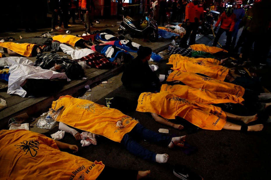 Śmiertelne żniwo imprezy halloweenowej w Korei Południowej. Fot. PAP/EPA/JEON HEON-KYUN