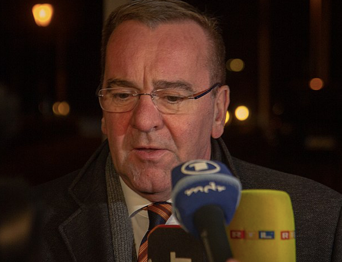 Niemiecki minister obrony się wygadał. Szykuje się pokaz siły NATO w Polsce?