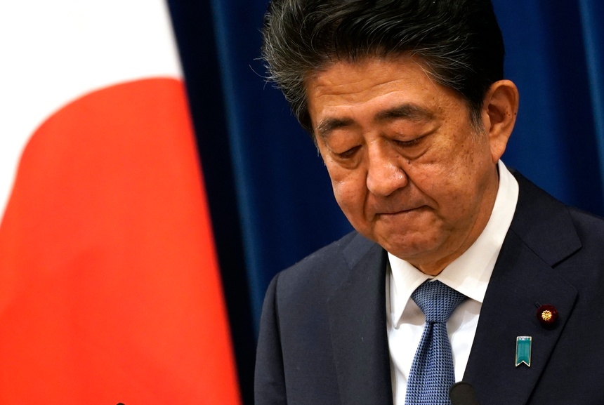 Schinzo Abe został postrzelony w szyję. Fot. PAP/EPA
