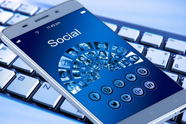 Dane, które zostawiamy w social mediach mogą wpłynąć na decyzję o przyznaniu nam kredytu. Fot. Pixabay
