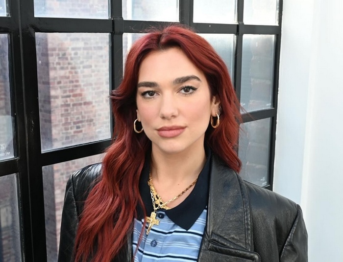 Miała wystąpić na Open'erze, a ukrywała się w schronie. Dua Lipa wraca do Polski