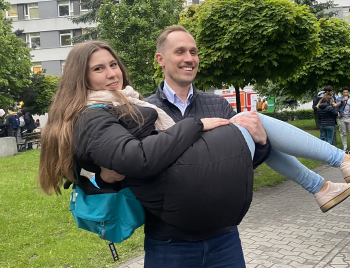 Poseł Konfederacji rozdawał studentom alkohol. Będą konsekwencje