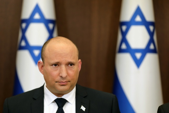 Premier rządu Izraela Naftali Bennett. Fot. PAP/EPA/ABIR SULTAN / POOL