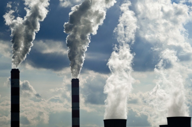 Unijny system handlu uprawnieniami do emisji obejmuje 11 000 instalacji przemysłowych w UE.