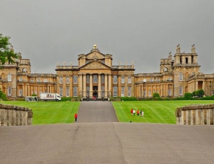 To tu Donek klepał króla