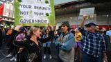 Protesty przeciw lockdownowi w Australii.fot. PAP/EPA/JAMES ROSS