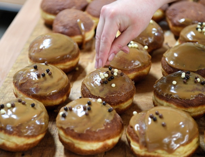 Tłusty Czwartek dawniej: pączki ze słoniną i wódka