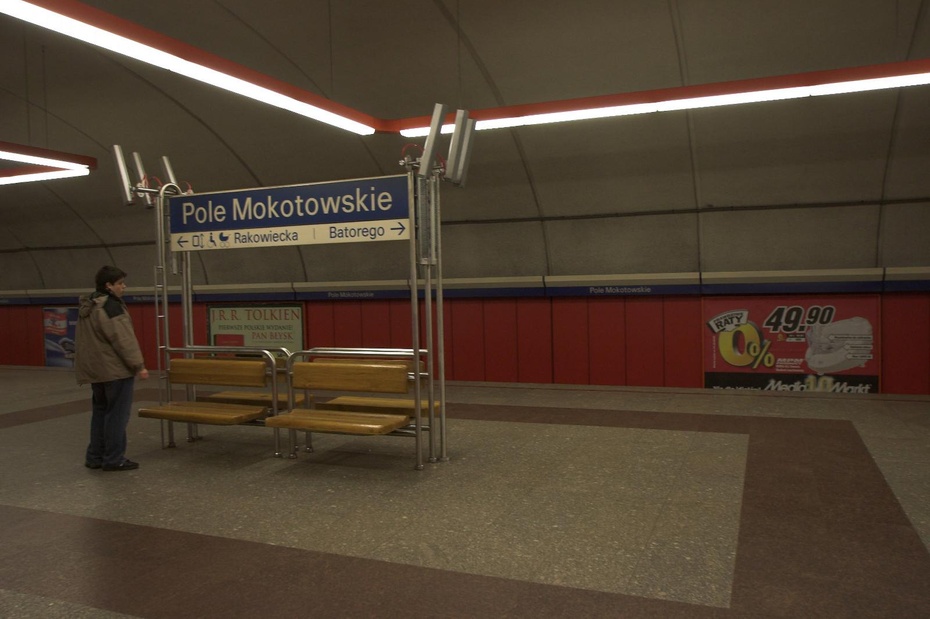 Stacja metra Pole Mokotowskie. Źródło: commons.wikimedia.org