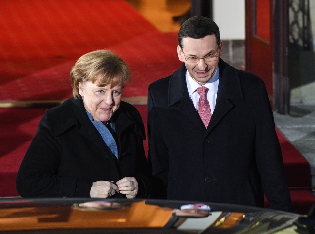 Powitanie kanclerz Merkel przez premiera Morawieckiego. Fot. PAP