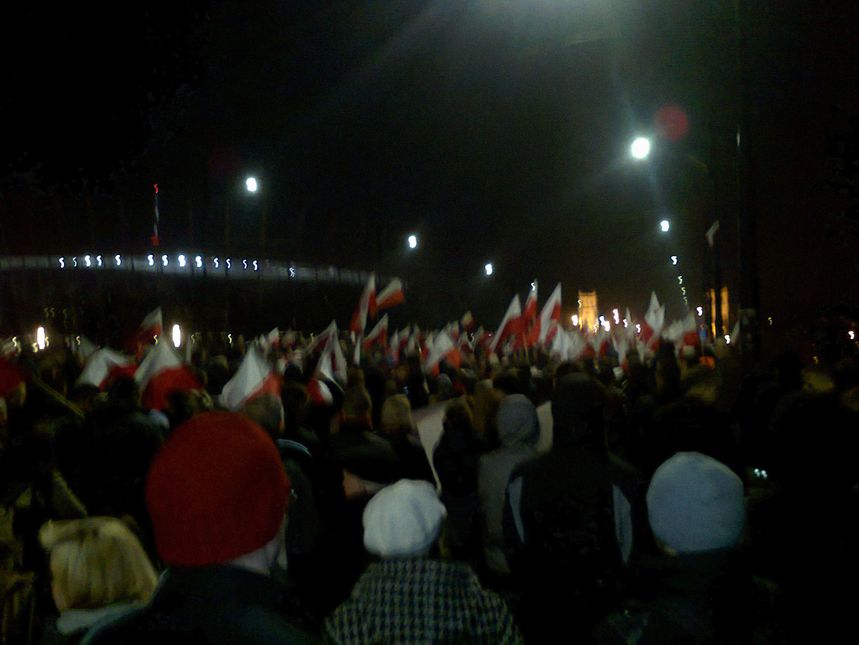 Marsz w spokoju przez most Poniatowskiego