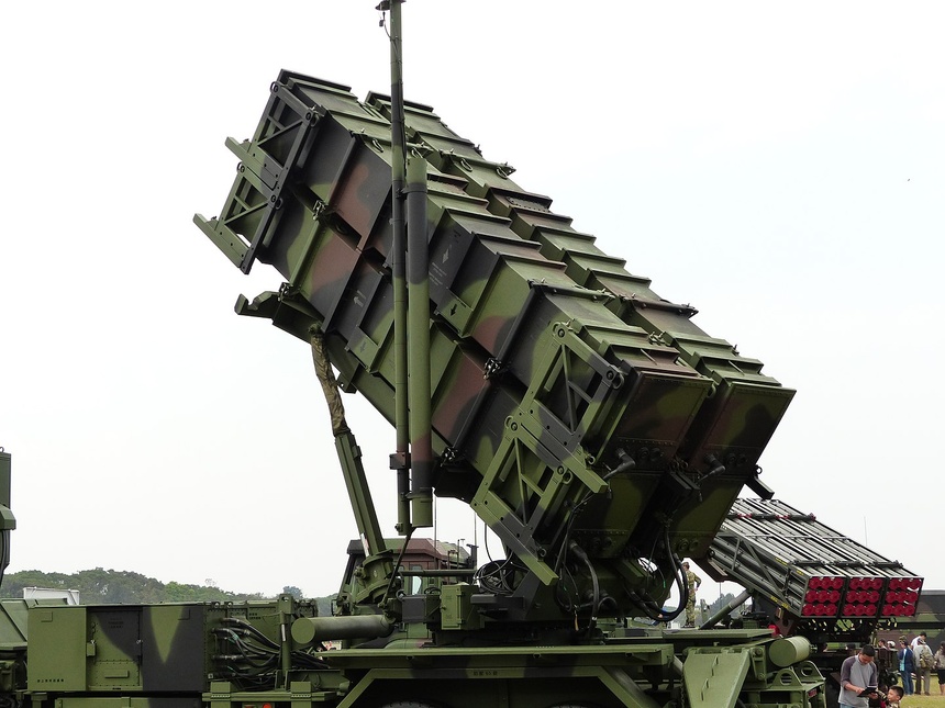Relokacja trzech systemów obrony powietrznej Patriot do Polski. Źródło: commons.wikimedia.org