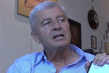 Kadr przedstawiający autora notki w trakcie udzielania wywiadu dla kanadyjskiej TV Niezależna Polonia o jego Ojcu Akowcu ratującym życie więźniów hitlerowskiego obozu śmierci Auschwitz-Birkenau