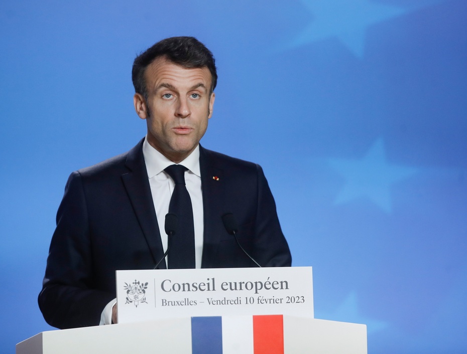 Prezydent Francji Emmanuel Macron prowadzi wspólną konferencję prasową na zakończenie pierwszego dnia Rady Europejskiej w Brukseli PAP/EPA/OLIVIER HOSLET