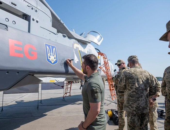 Zełenski podpisał jeden z pocisków. To przyniosło Ukraińcom niebywałe szczęście