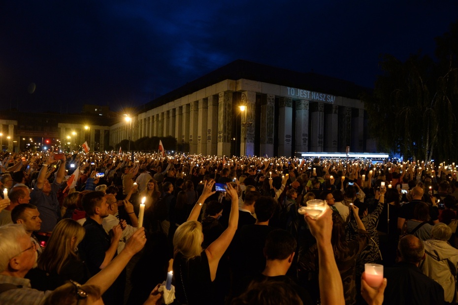 Protest przed budynkiem SN w Warszawie, fot. PAP/Jacek Turczyk