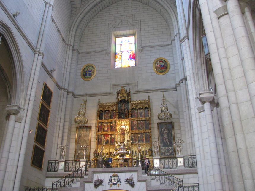 Katedra Matki Bożej Almudena - wnętrze, 25.09.2015, zdjęcie własne